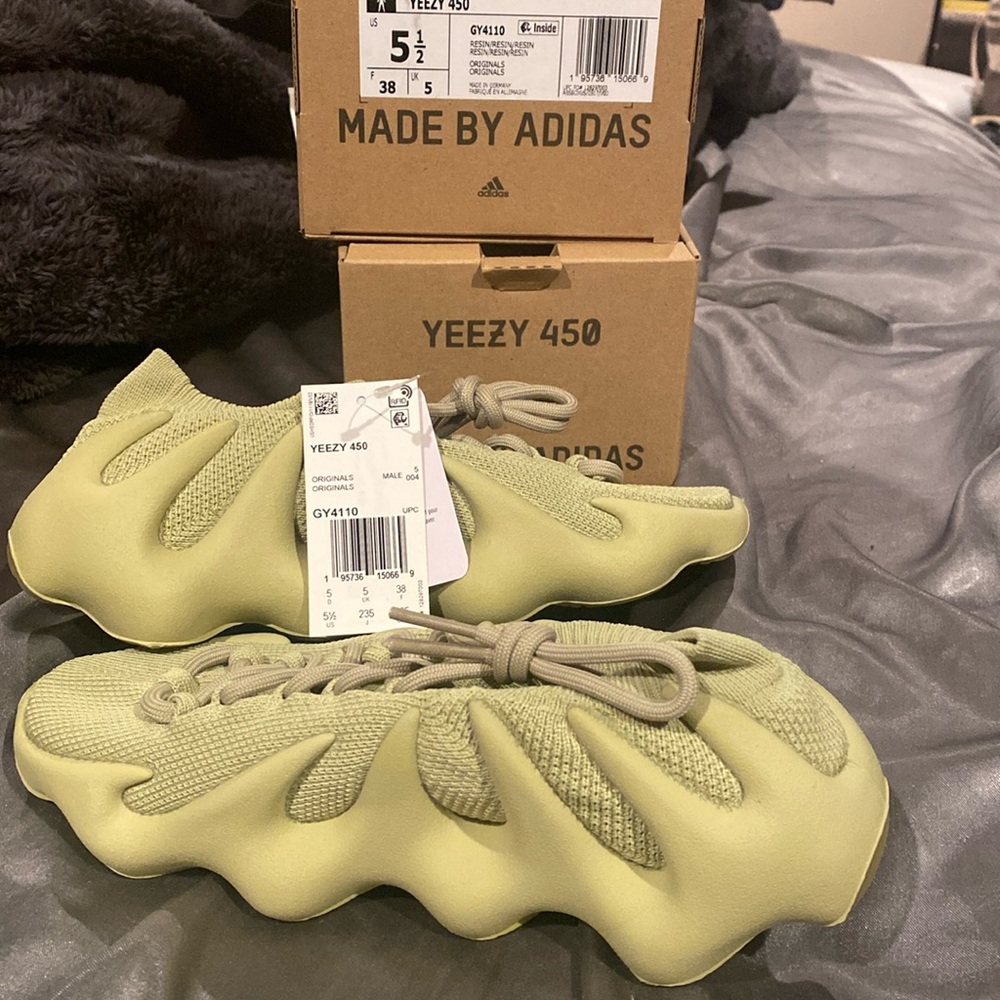 New in box Yeezy 450 resin size 5.5 men. Help CA wildfire